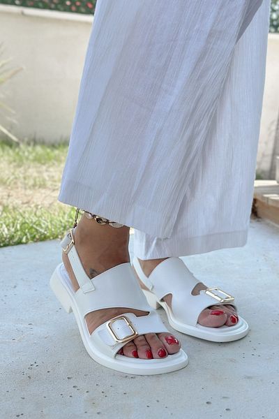 Shoebutik Sandale de damă cu cataramă din piele albă - Barny