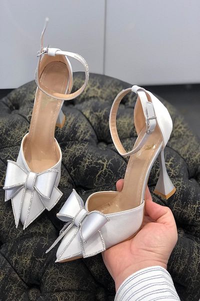 Benimsitilimbu Gray Satin Jewelled Bow