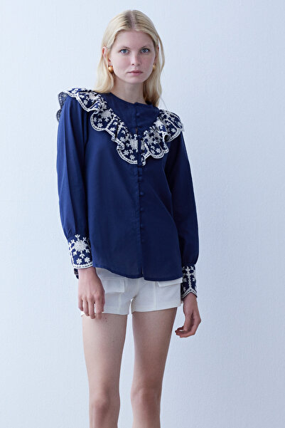 By Mare Style BONNIE-Güpür Dantel Yakalı Lacivert Brode Gömlek