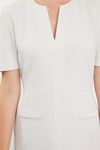 Trendyol Collection Ecru tweed midi šaty A-line - BELted, tkané, TWOAW25EL00238