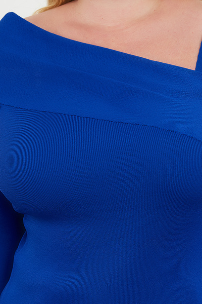 Trendyol Curve Dünner Strickpullover mit asymmetrischem Kragen - Saks TBBAW24AN00018