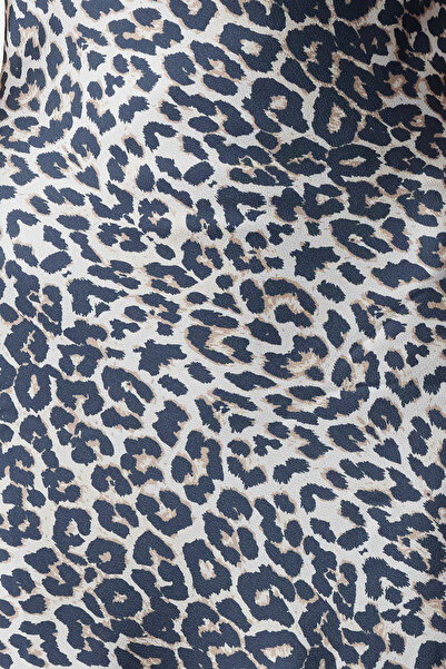 Trendyol Collection Barna-többszínű leopárdmintás bélelt szatén estélyi ruha TPRSS19BB0058