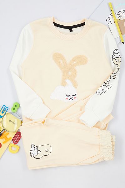TRENDYOLKIDS طقم بناتي كريمي موسمي رقيق منقوش - TKDAW25AU00027