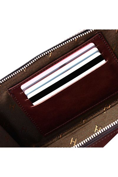 HELMBROOK Чанта Carlye от естествена кожа, кафява, унисекс, с преден джоб и цип, RFID защита за китката