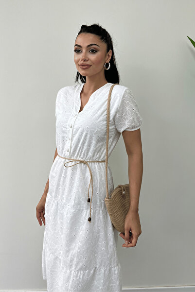 giyimmasalı Λευκό Μίνι Φόρεμα - Ύφασμα Scallop, Λεπτομέρεια με κουμπιά