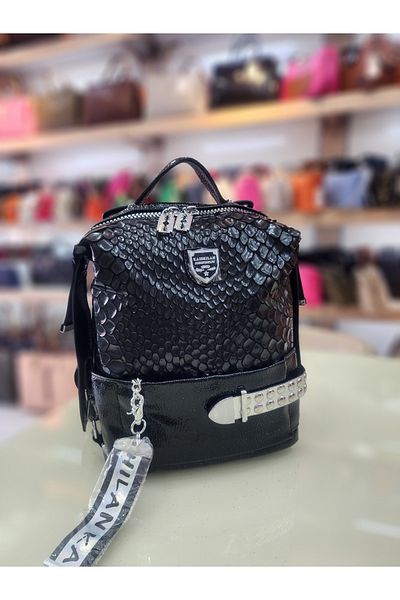 OUEEN ELİZABETH Rucsac de damă negru cu textura strălucitoare - cu detaliu de accesorii