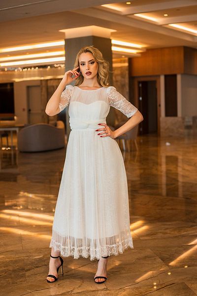SpringStore فستان سهرة من الدانتيل بحزام أمامي من إكرو