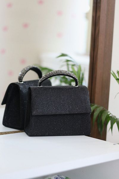 Moom Bag Дамска черна чанта за рамо с детайлна вечерна рокля със сребрист камък