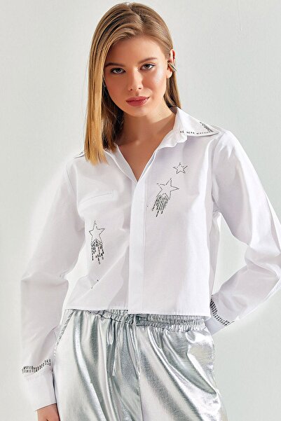 MissThetis Taş İşleme Detaylı Uzun Manşetsiz Kol Rahat Kalıp Düğmeli Şık ve Cool Kısa Crop Gömlek