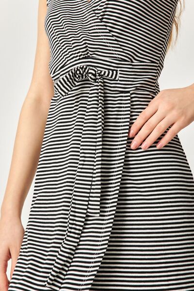 Kallisto Μαύρο ριγέ φόρεμα με διπλό στήθος