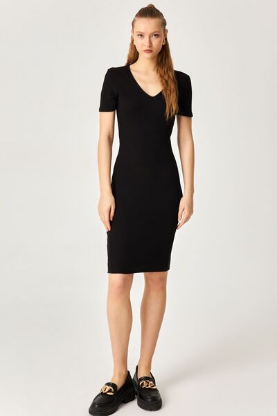 Kallisto فستان أسود برقبة على شكل حرف V