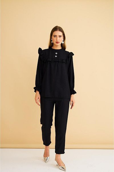 Basicpark Set de pantaloni cu tunică neagră cu broderie Porty Stone și cu volane