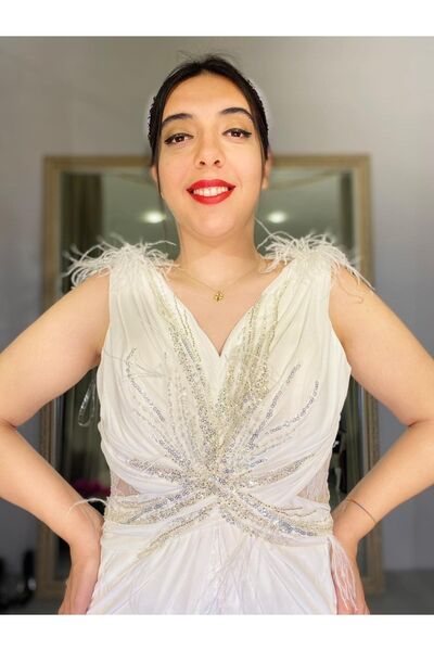 Abiye's Beyaz Uzun Dantelli Tüylü Abiye  Elbise