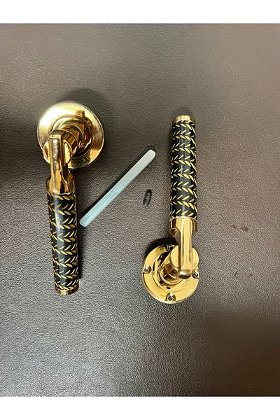 HOMDEP Zamak LUXURY Embroidered Badge Door Handle - 1 Set