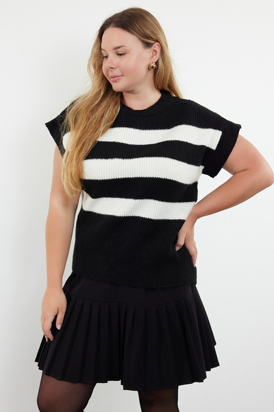 Trendyol Curve Functional Knit Sweater - Detachable Sleeves, Black Striped TBBAW25AN00034