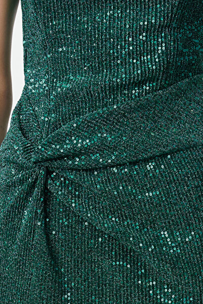 Trendyol Collection Σμαραγδένιο πράσινο σώμα με γκλίτερ παγιέτες μακρύ βραδινό φόρεμα αποφοίτησης TPRSS24EL00030