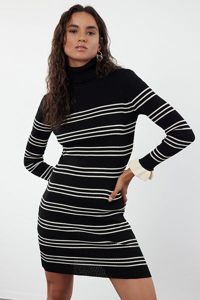 Trendyol Collection Mini pruhované černé šaty z úpletu - TWOAW24EL00470