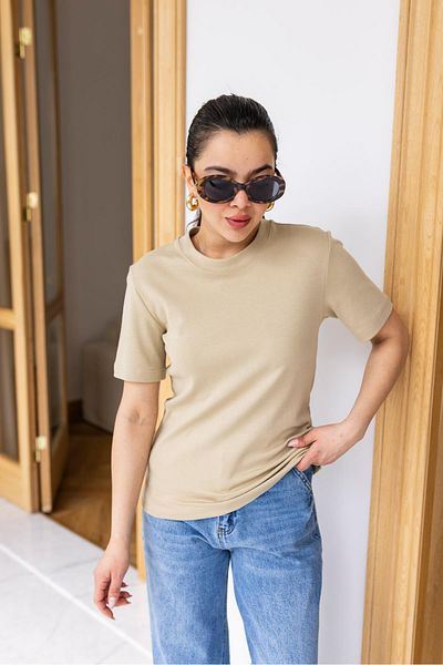 Askı Nişantaşı Tricou de bază cu gât roșu bej