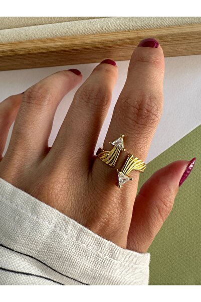 ringbox Gold Üçgen Taşlı Yüzük