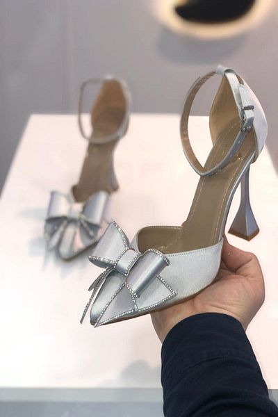 Benimsitilimbu Gray Satin Jewelled Bow