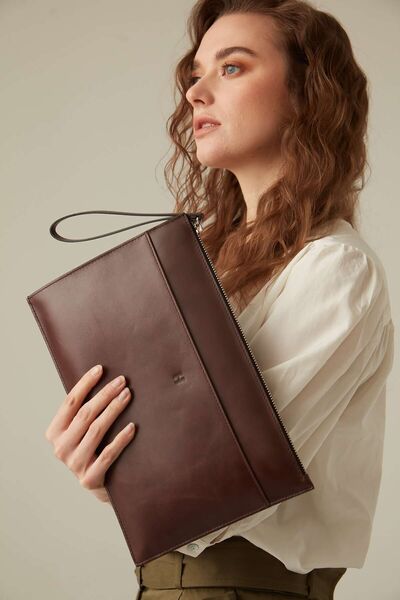 HELMBROOK Geantă portofoliu pentru femei Beverly - piele maro, buzunare, fermoar și protecție RFID