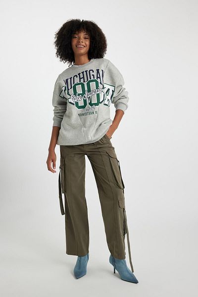 DeFacto Thick and Oversize Crew Neck Sweatshirt - B5648ax23au