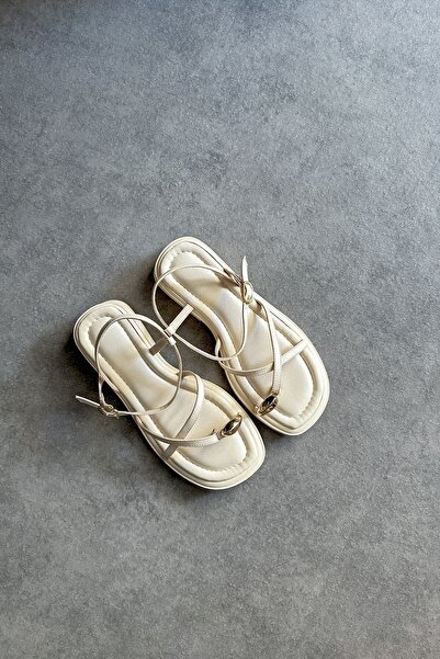 SHOEBELLAS Minka Bej Gold Yüzük Detaylı Kadın Sandalet