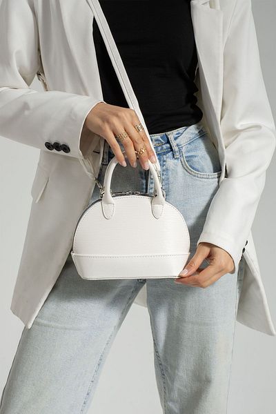 ESTUTE D model mini bottle crossbody box