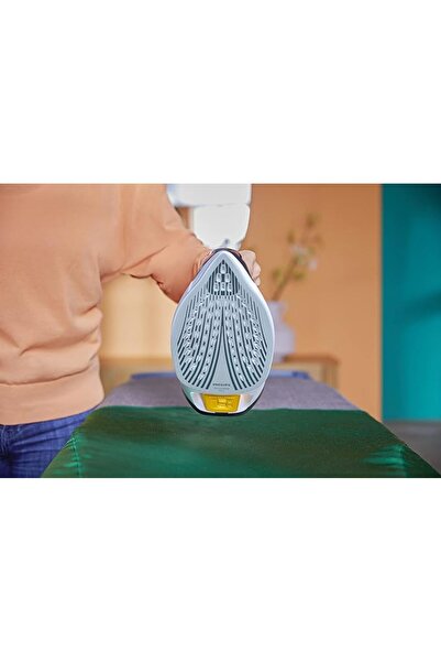 Philips HV Steam Iron 7000 Series, 2800W, SteamGlide Plus soleplate, Vertical Steam, Auto Shut-off