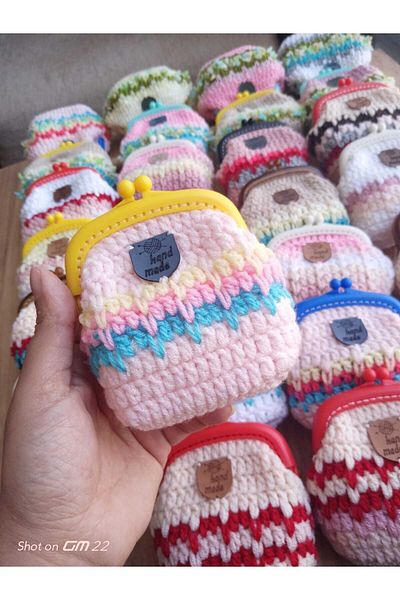 MAM Mini Knitted Wallet - Headphones, Keychain and Card Holder