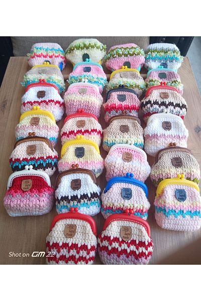 MAM Mini Knitted Wallet - Headphones, Keychain and Card Holder