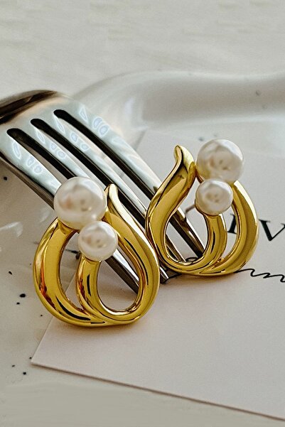 Dora Accessories أقراط ذهبية اللون مع لآلئ على شكل وردة