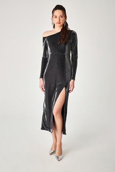 Kallisto Siyah Simli Dar Kalıp Asimetrik Yaka Uzun Kollu Yırtmaçlı Maxi Elbise