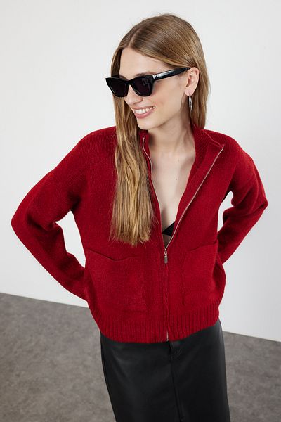Trendyol Collection Weicher, weinroter Strick-Cardigan mit Reißverschluss TWOAW25HI00019