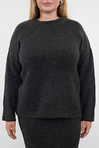 Trendyol Curve Σετ πουλόβερ και φούστα με ραβδώσεις με λαιμόκοψη - Anthracite TBBAW25CP00008