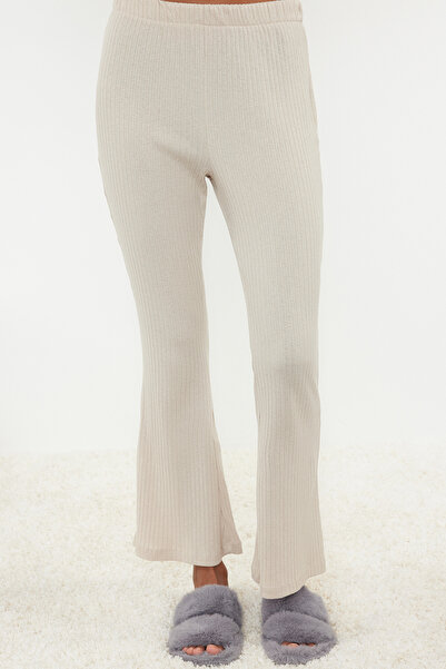 Trendyol Collection Bézs állványgallérral vezetékes pizsama szett - Overlock részletes THMAW25PT00030