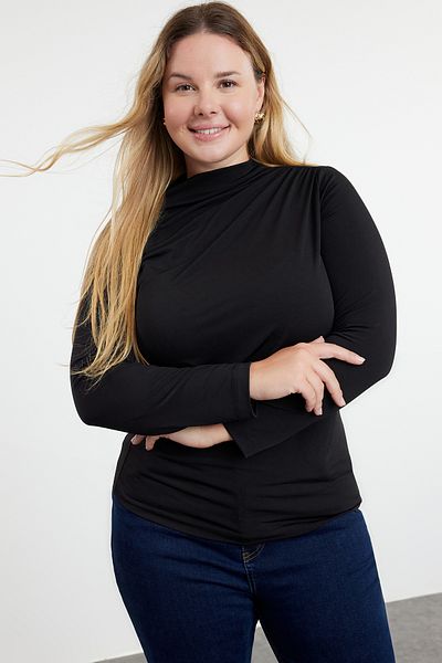 Trendyol Curve بلوزة سوداء محبوكة بمقاسات كبيرة