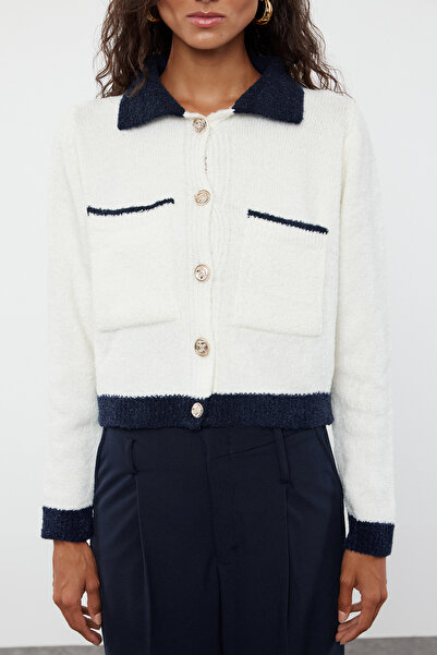 Trendyol Collection Kardigan z dzianiny w kolorze ecru z kołnierzykiem polo - wygląd boucle Twoaw25Hi00077