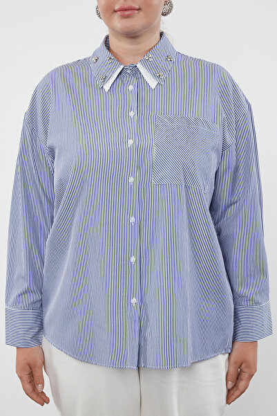 Trendyol Curve Nadměrná velikost, dvojitý límec a kapsa, tmavě modrá, vyšívaná košile s proužkovaným kamenem - Tbbaw25ax00010