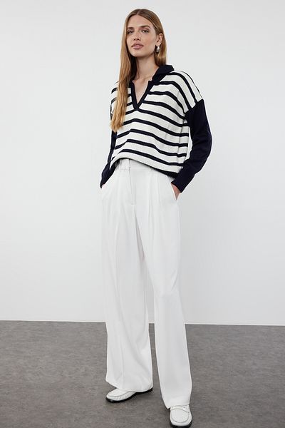 Trendyol Collection Granatowy sweter z dzianiny w paski z kołnierzykiem polo - TWOAW25KZ00192