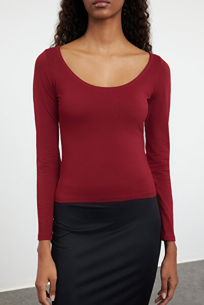 Trendyol Collection Pletená halenka s bazénovým límcem ve švestkové barvě – padnoucí na tělo, TWOAW25BZ00025