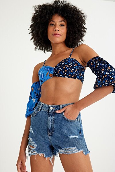 Kutaf Mom Kalıp Cep Altı Ve Paça Lazerli Denim Şort