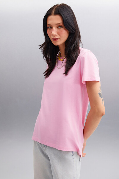 GRIMELANGE Samantha női - 100% organikus pamut, kényelmes szabású, hosszú hátú rózsaszín alap póló