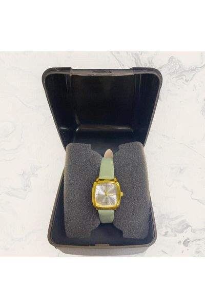 QUARTZ Women's Minimal Wristwatch
