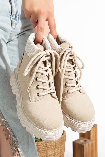 Mc vay Shoes Γυναικείες μπότες Cess Cream Cat με λεπτομέρεια με δαντέλα
