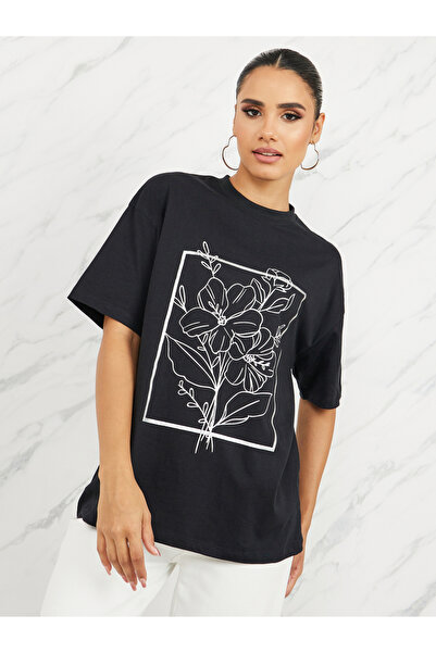 Styli تي شيرت طويل بطبعة زهور فويل كبير الحجم