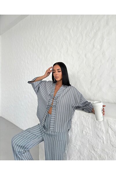 HARMONY GLOBAL طقم نسائي مكون من قطعتين مخطط باللون الرمادي - ربطة عنق أمامية...