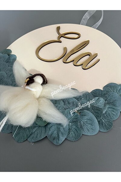 Pembe Ağaç Tasarım Atölyesi Keçe Bebek ve Okaliptüs Detaylı İsimli Pano Kapı Süsü-isme Özel Bebek Çocuk Genç Kapı Süsü