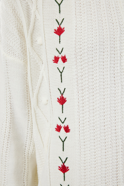 Trendyol Collection Detailní výšivka Ecru Knitwear Cardigan - TWOAW25HI00026