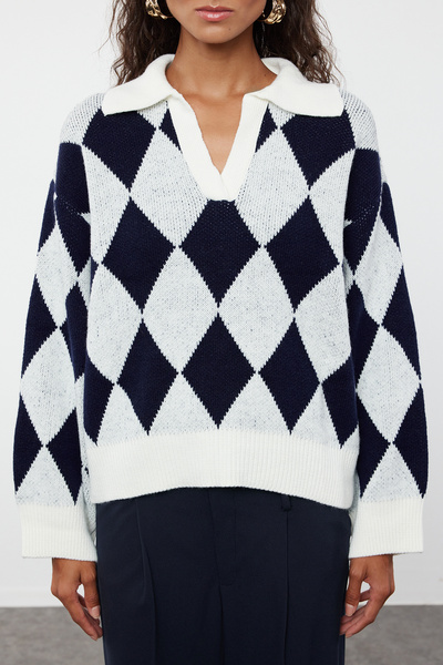 Trendyol Collection Wide Fit Ecru vzorovaný měkký pletený svetr - Twoaw23Kz00904